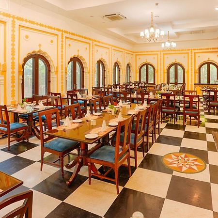 Hotel Club Mahindra Bharatpur Extérieur photo
