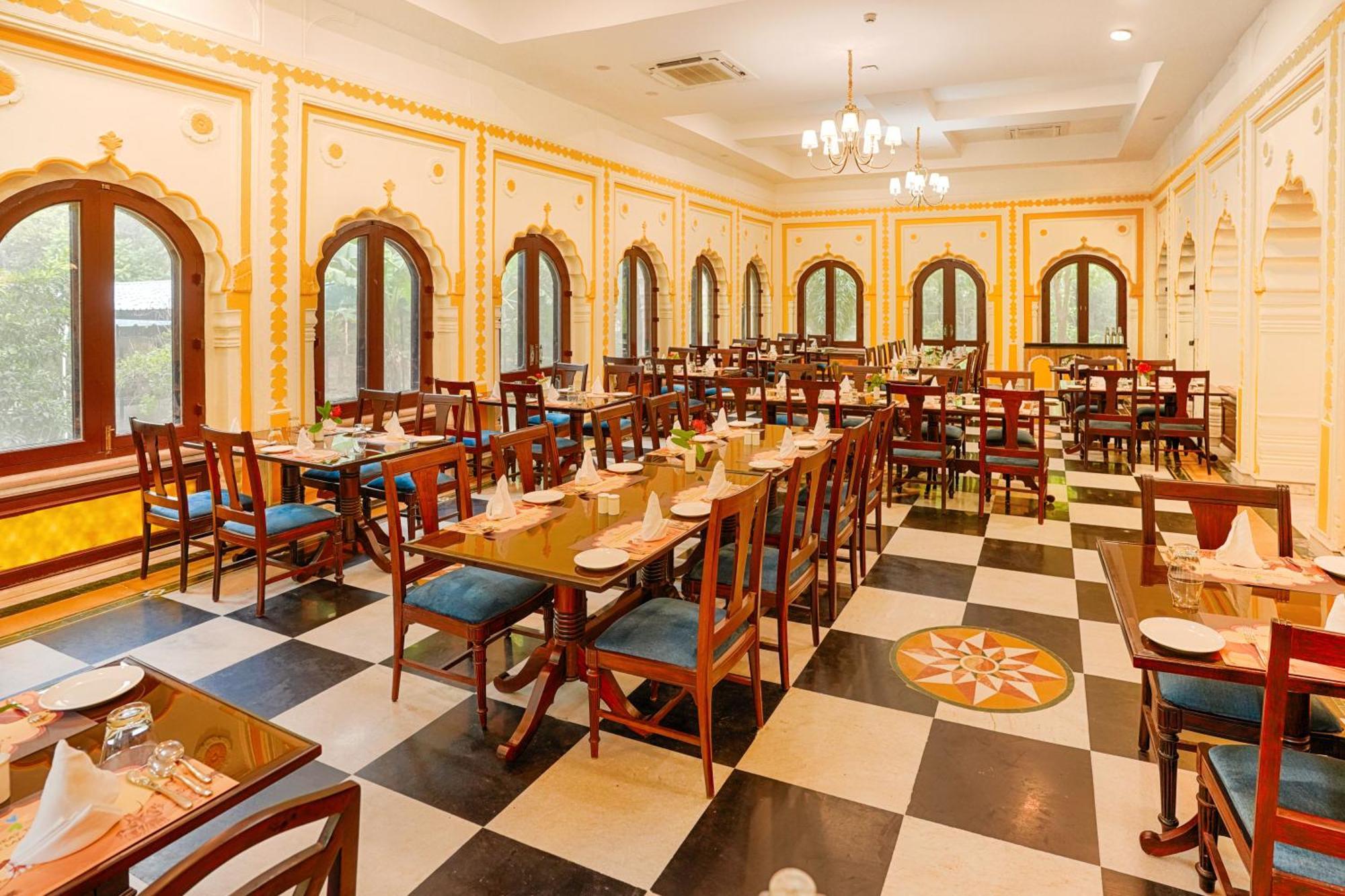 Hotel Club Mahindra Bharatpur Extérieur photo