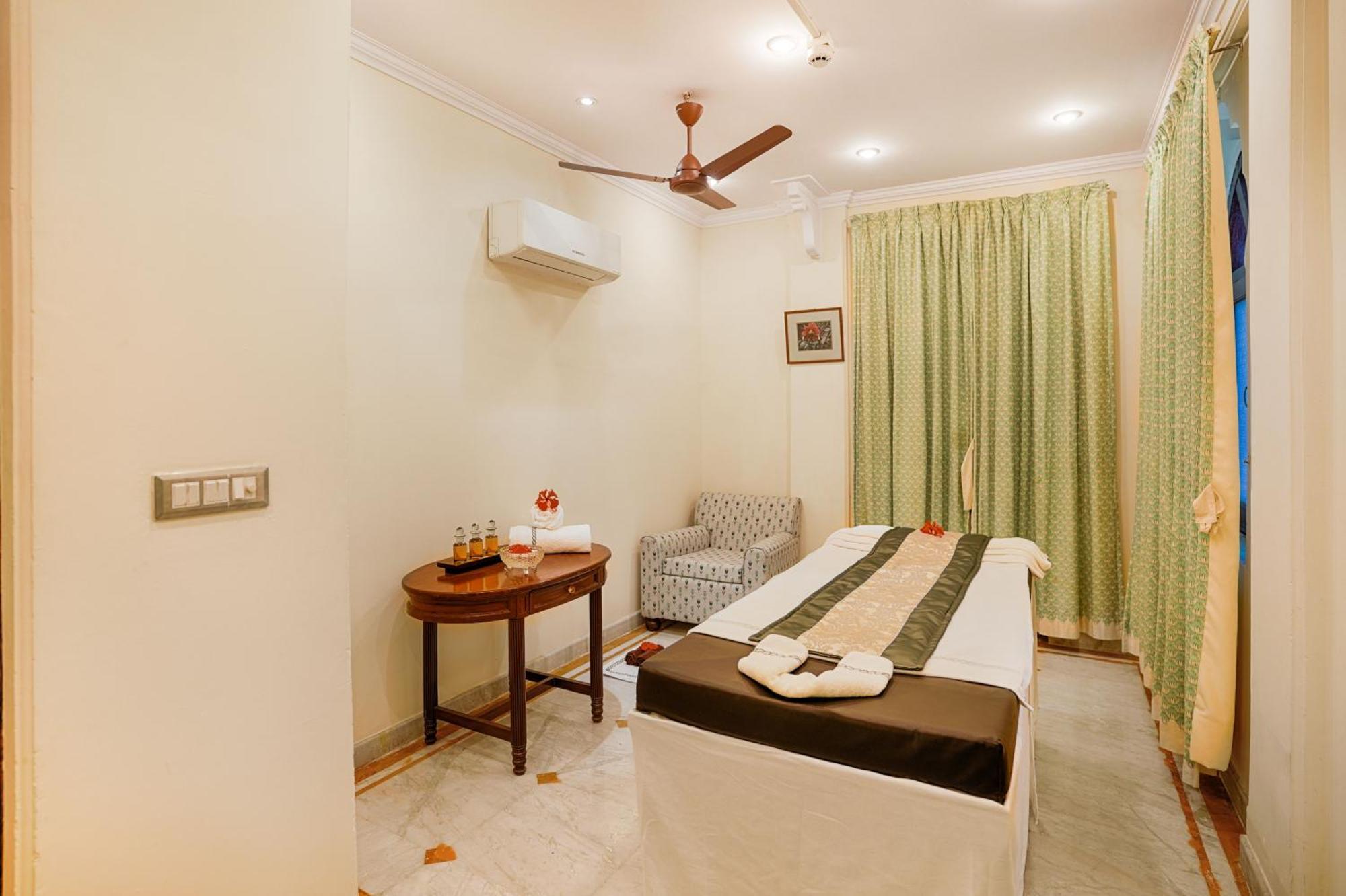 Hotel Club Mahindra Bharatpur Extérieur photo