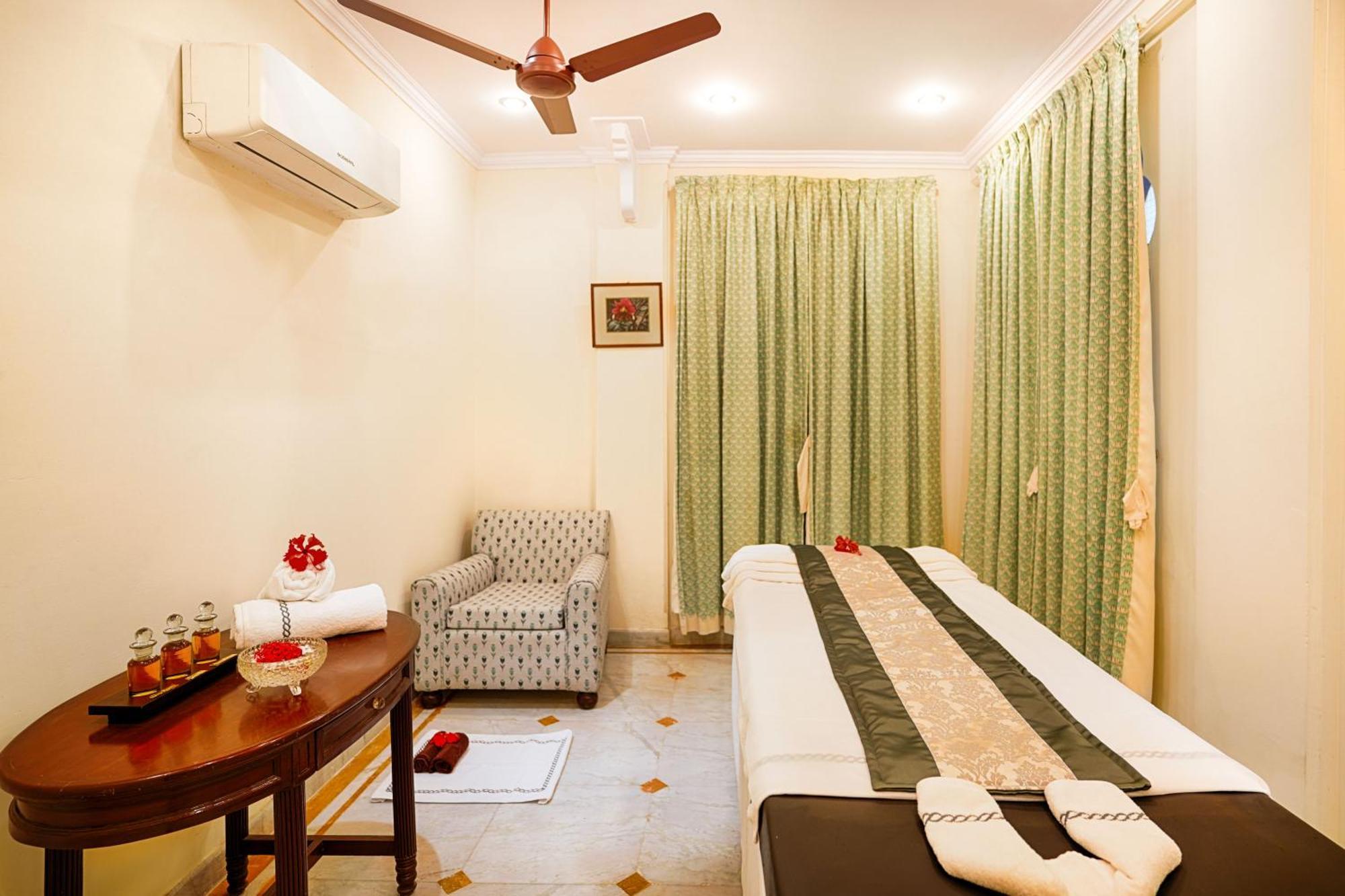 Hotel Club Mahindra Bharatpur Extérieur photo