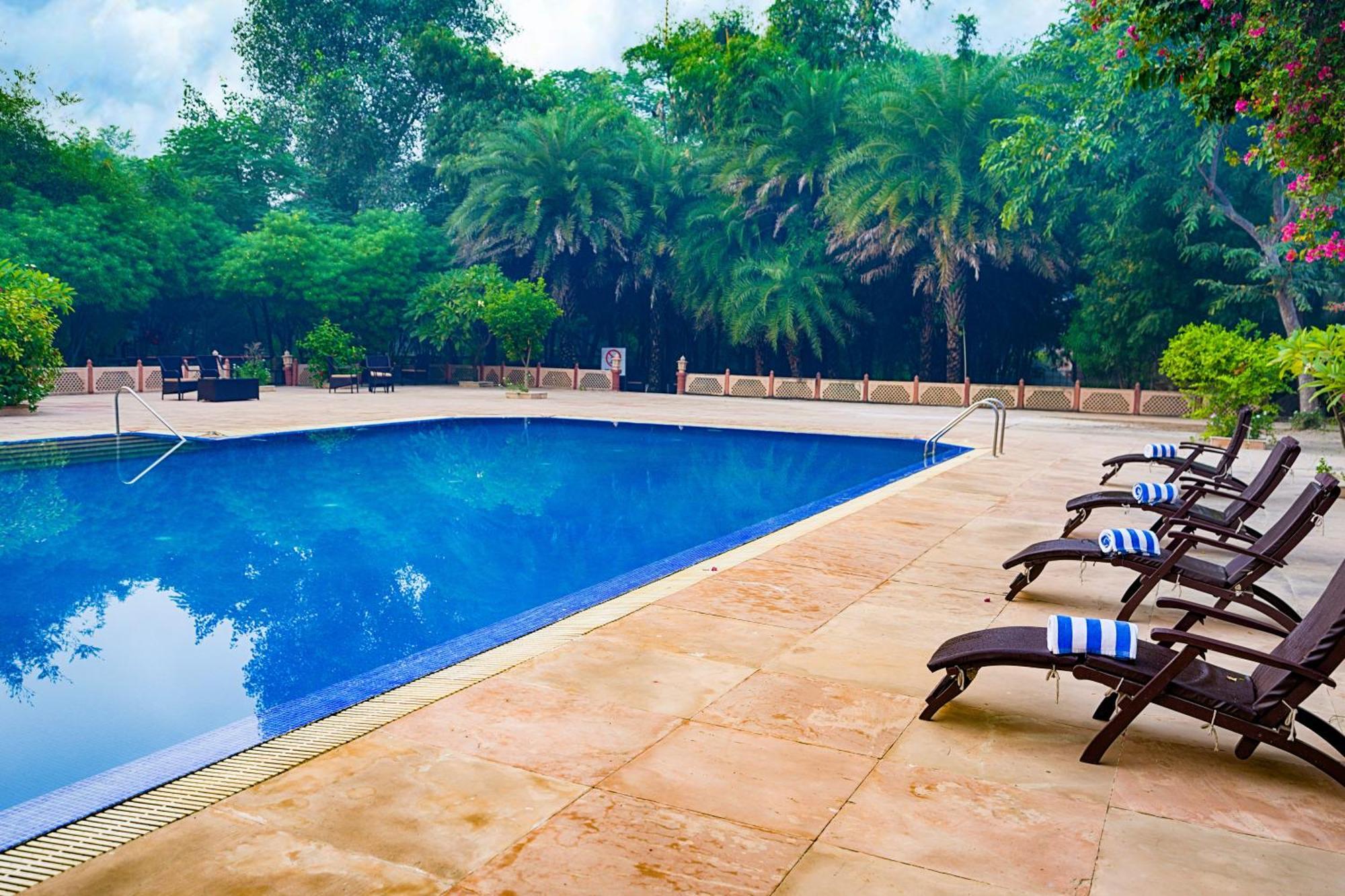 Hotel Club Mahindra Bharatpur Extérieur photo