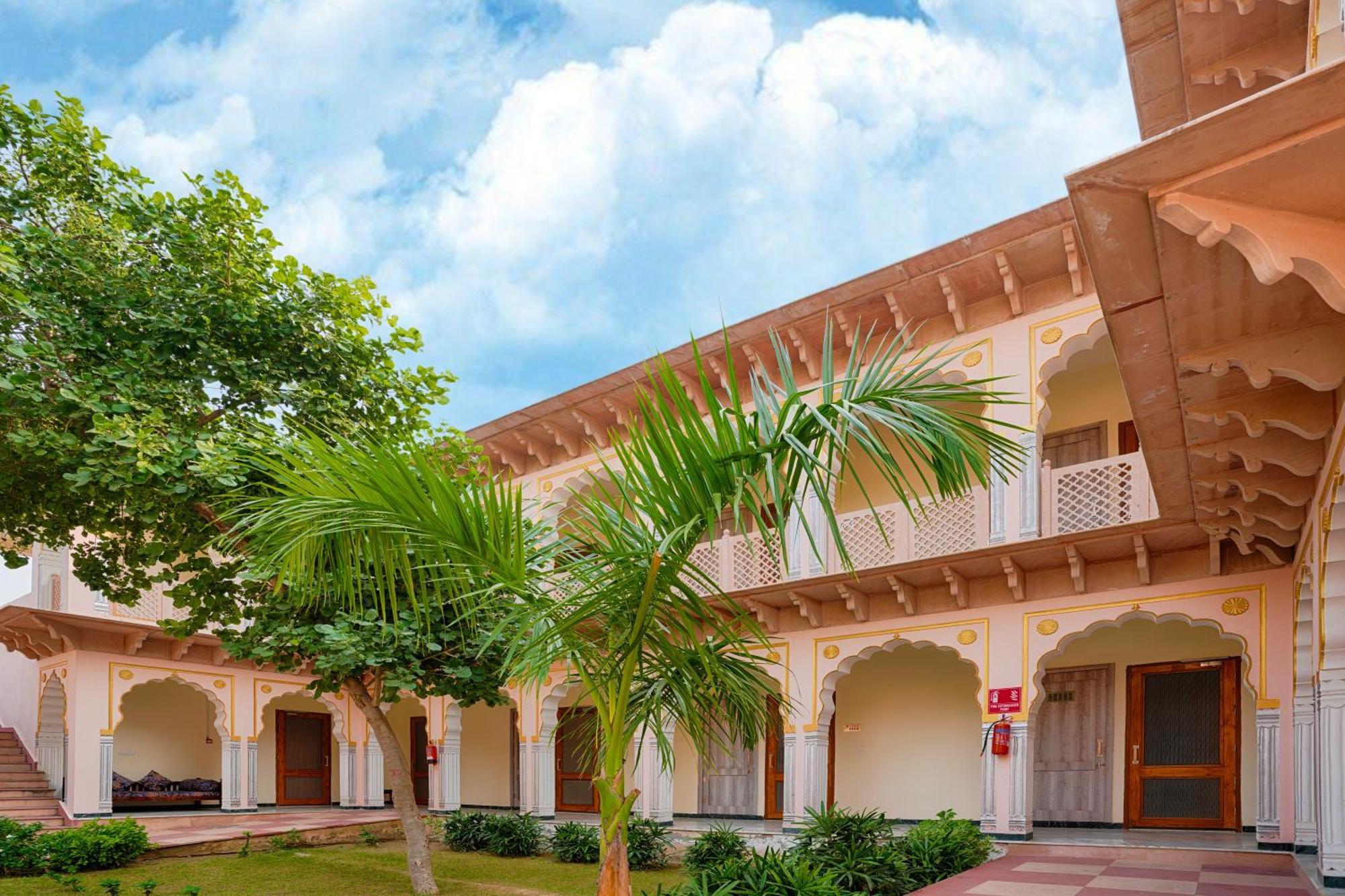 Hotel Club Mahindra Bharatpur Extérieur photo