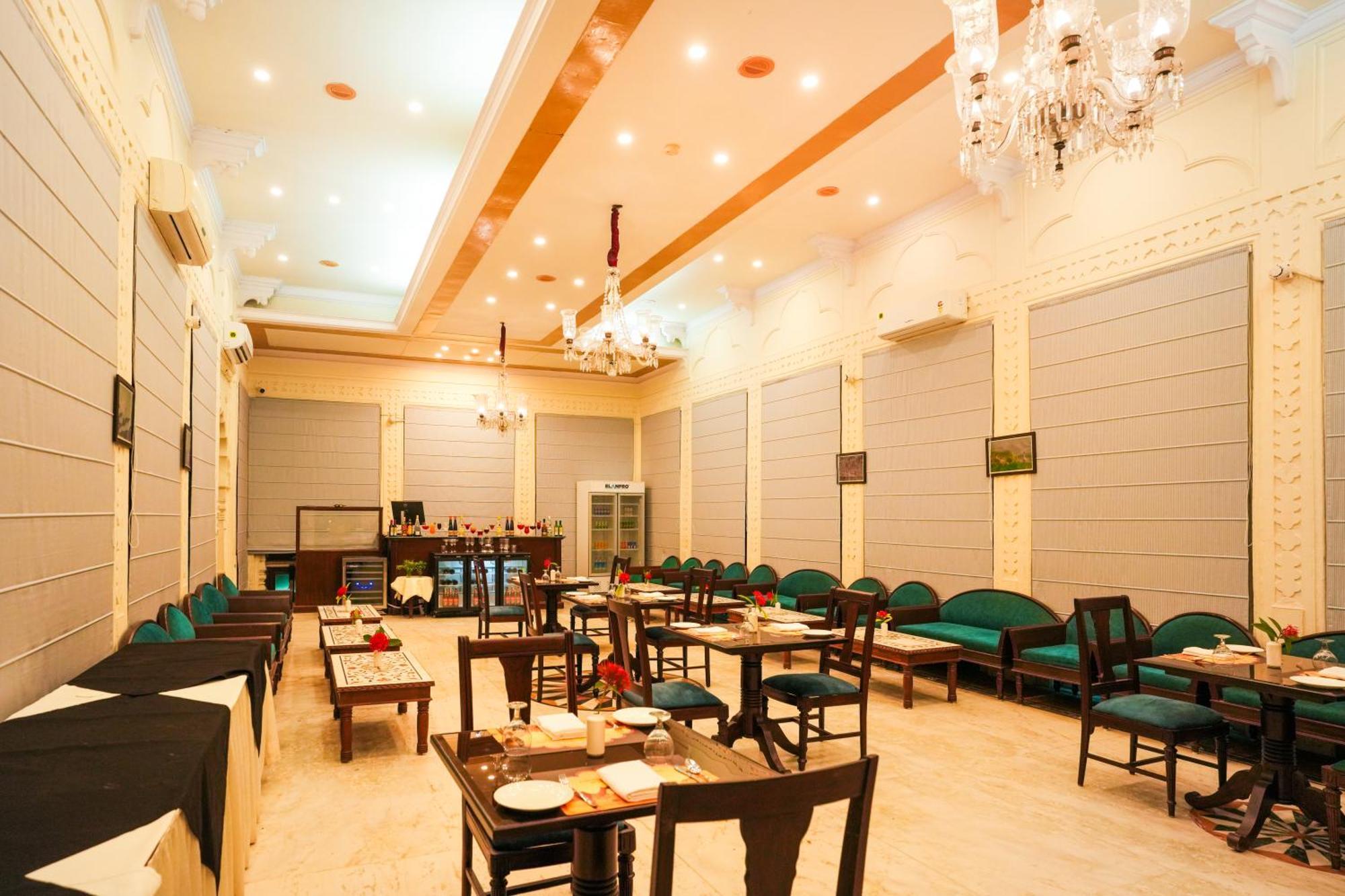 Hotel Club Mahindra Bharatpur Extérieur photo