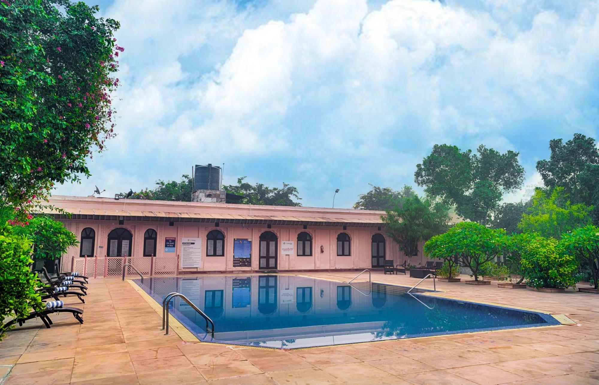 Hotel Club Mahindra Bharatpur Extérieur photo