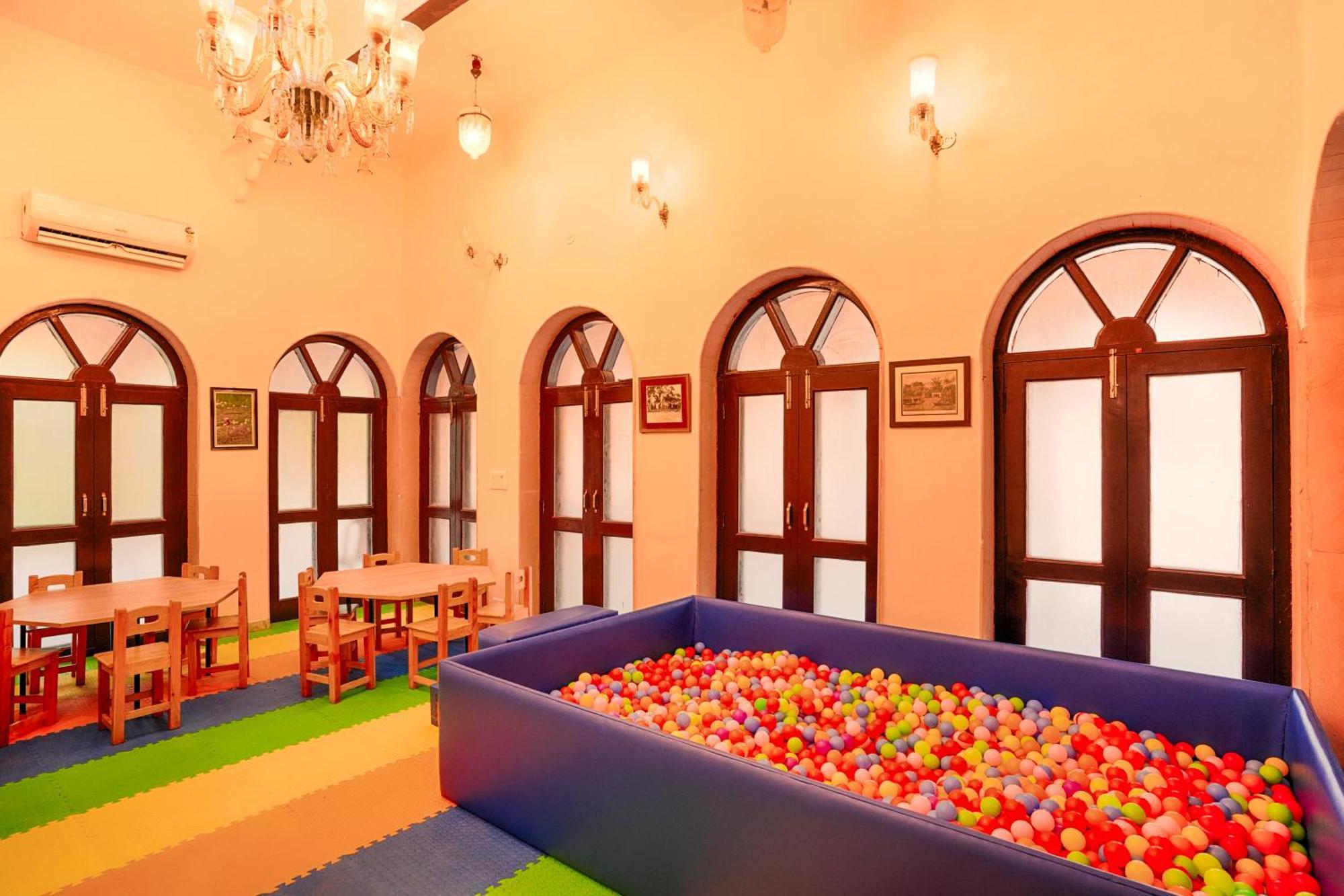 Hotel Club Mahindra Bharatpur Extérieur photo