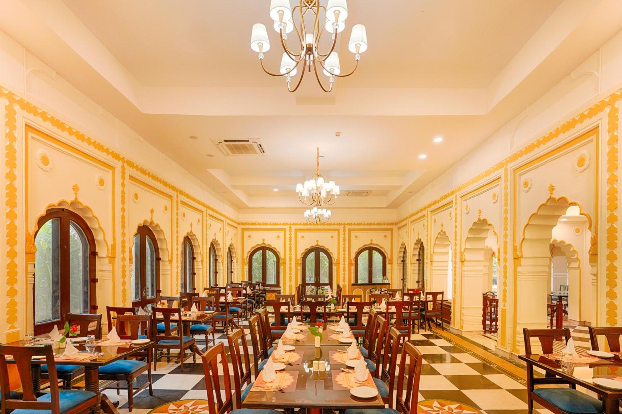 Hotel Club Mahindra Bharatpur Extérieur photo