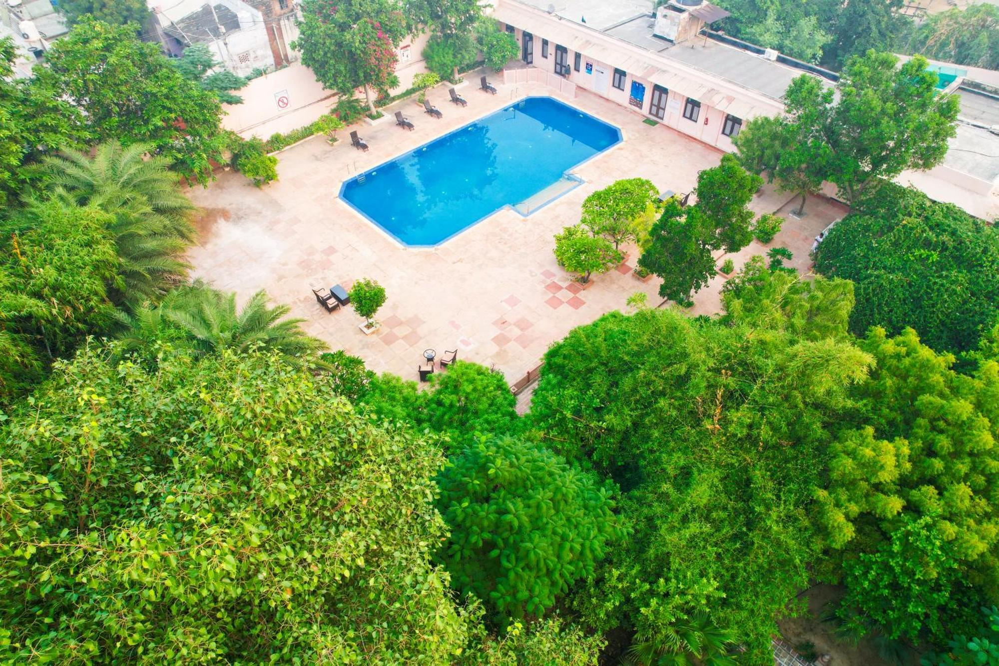 Hotel Club Mahindra Bharatpur Extérieur photo